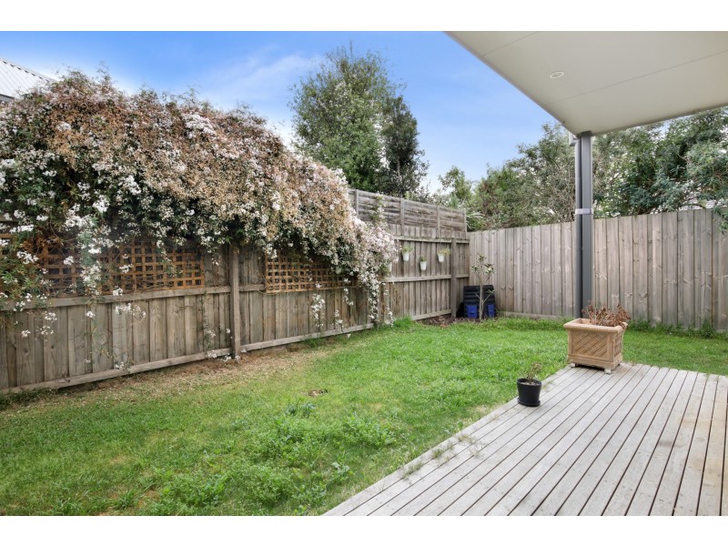 2/27 Richmond Crescent, Geelong VIC 3220