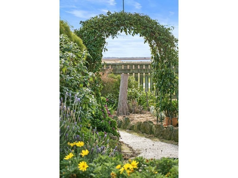 402 Lake Road, Connewarre VIC 3227