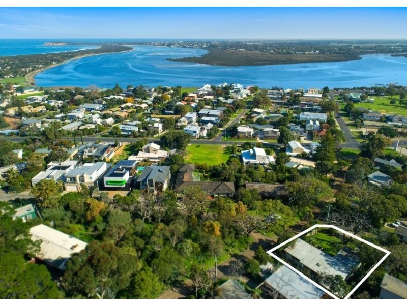 9 Mallaluka Avenue, Ocean Grove VIC 3226