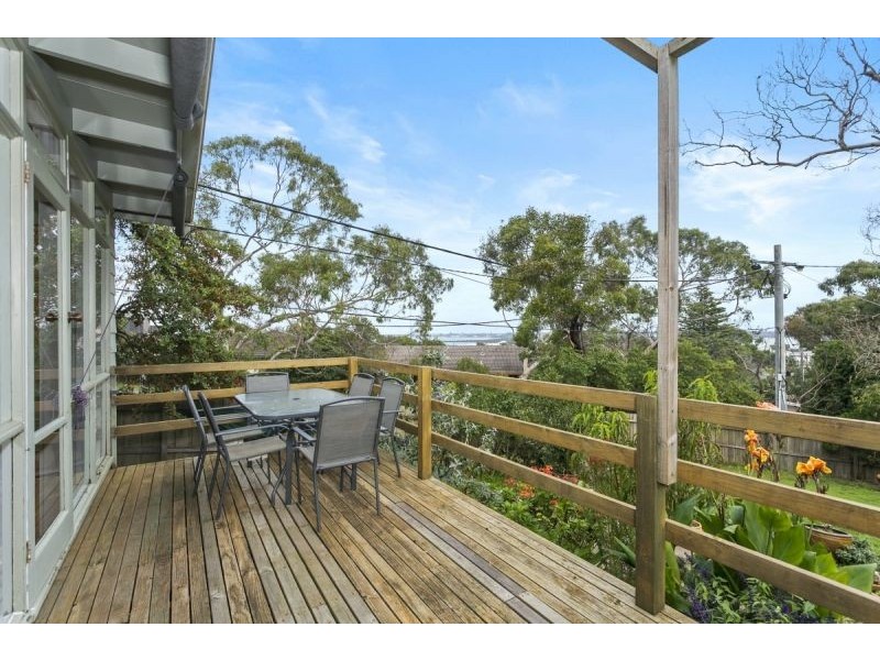 9 Mallaluka Avenue, Ocean Grove VIC 3226