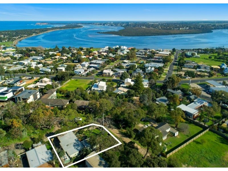 9 Mallaluka Avenue, Ocean Grove VIC 3226