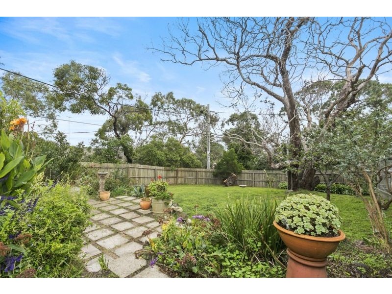 9 Mallaluka Avenue, Ocean Grove VIC 3226