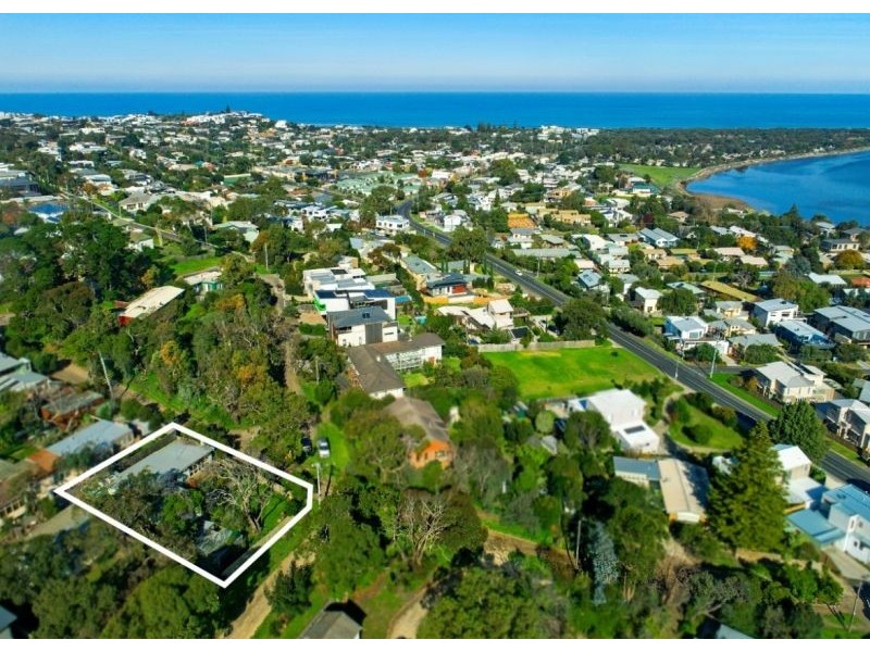 9 Mallaluka Avenue, Ocean Grove VIC 3226