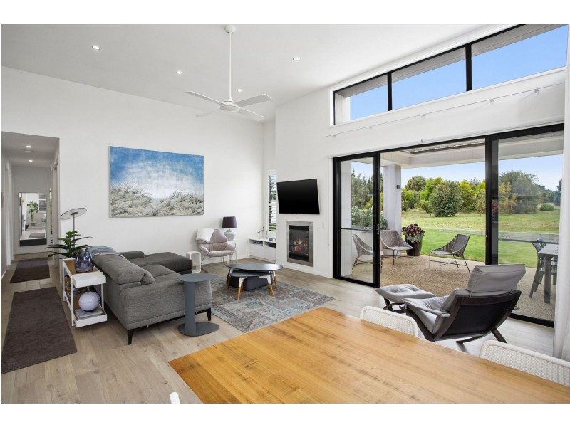 4/3 Plantation Drive, Connewarre VIC 3227