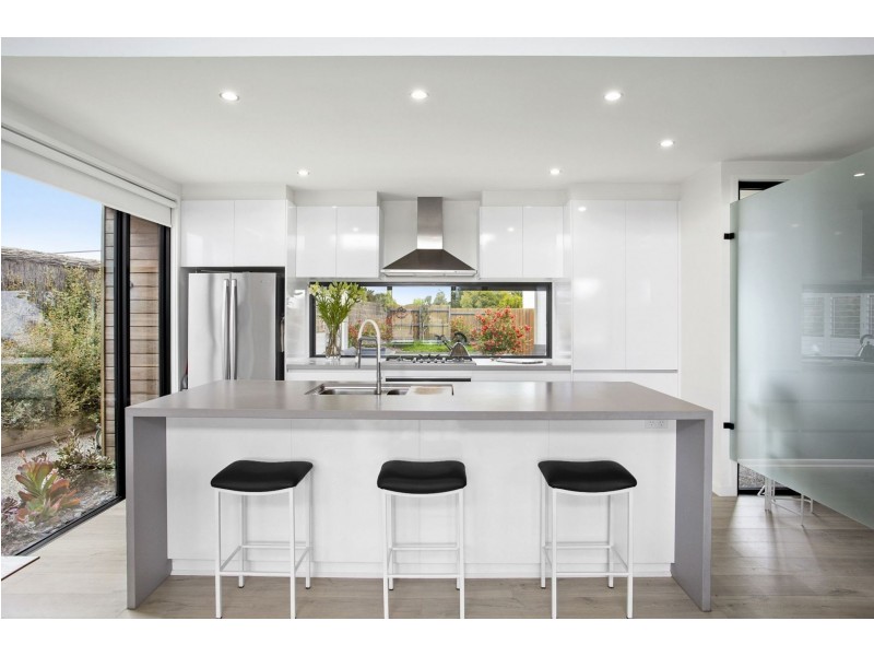 4/3 Plantation Drive, Connewarre VIC 3227