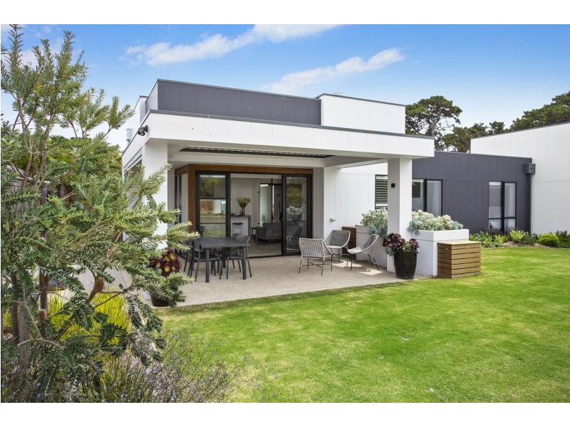 4/3 Plantation Drive, Connewarre VIC 3227