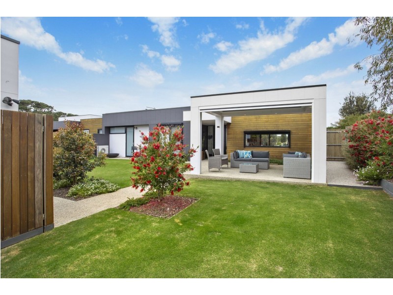 4/3 Plantation Drive, Connewarre VIC 3227