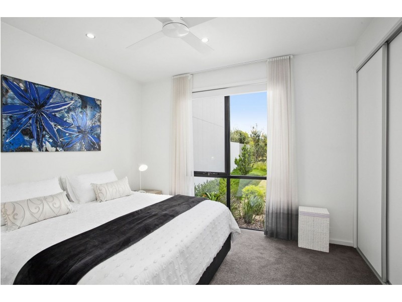 4/3 Plantation Drive, Connewarre VIC 3227