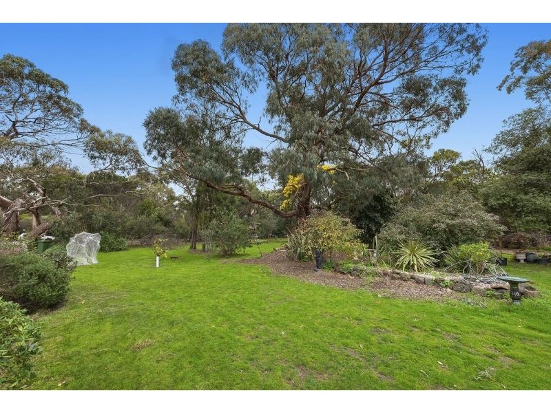 8 Woodlands Drive, Ocean Grove VIC 3226
