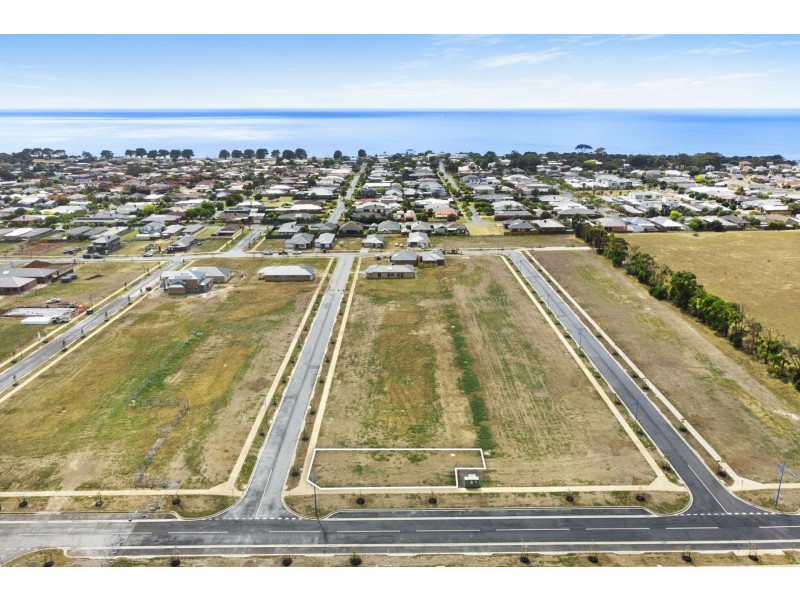 2 Port Deakin Street, St Leonards VIC 3223