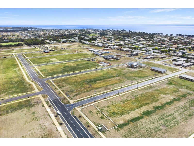 2 Port Deakin Street, St Leonards VIC 3223