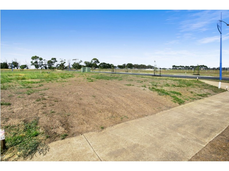 2 Port Deakin Street, St Leonards VIC 3223