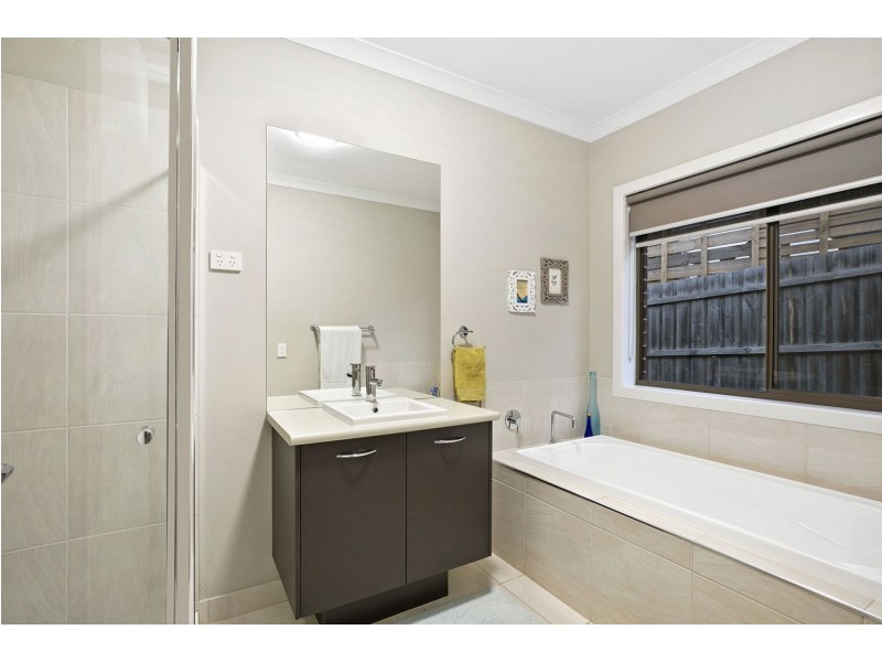 32 Leonard Drive, Clifton Springs VIC 3222