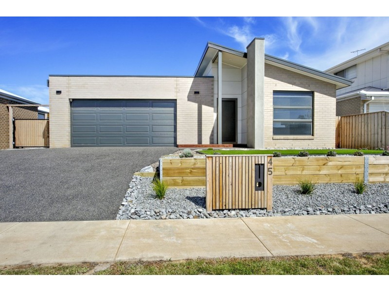45 Heathwood Way, Ocean Grove VIC 3226