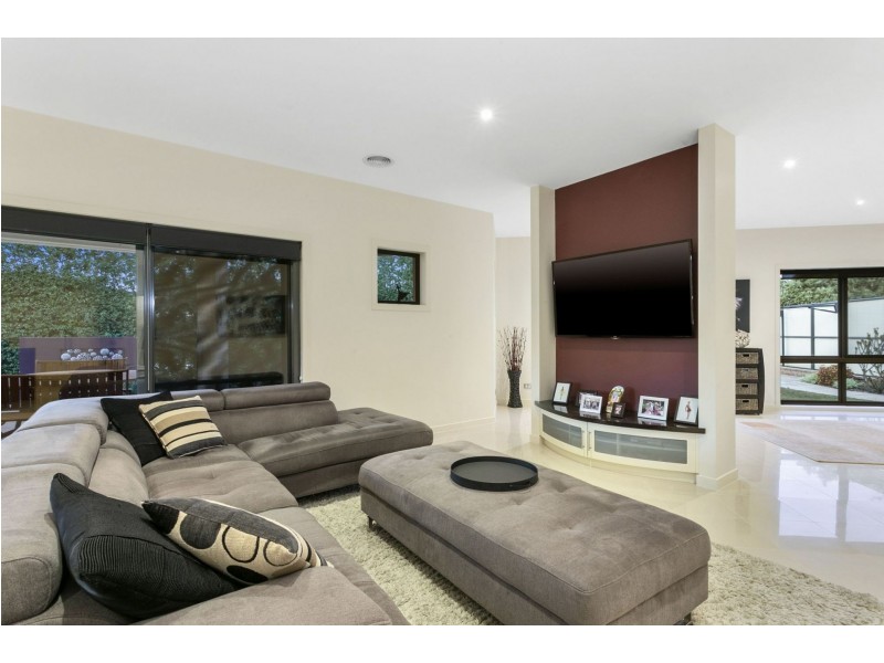 6 Waugh Court, Leopold VIC 3224