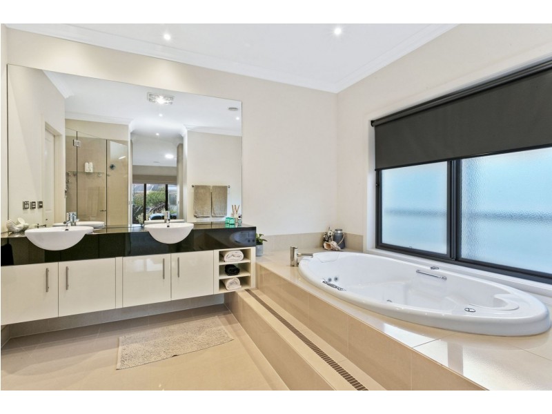 6 Waugh Court, Leopold VIC 3224