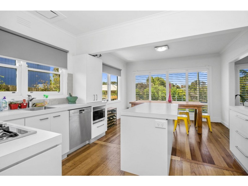 2 Sunset Strip, Ocean Grove VIC 3226