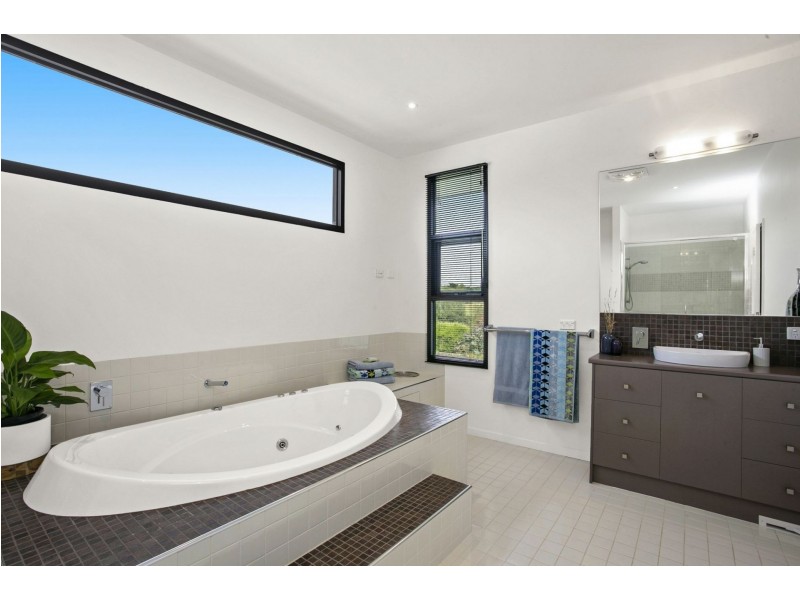 12 Plantation Drive, Connewarre VIC 3227