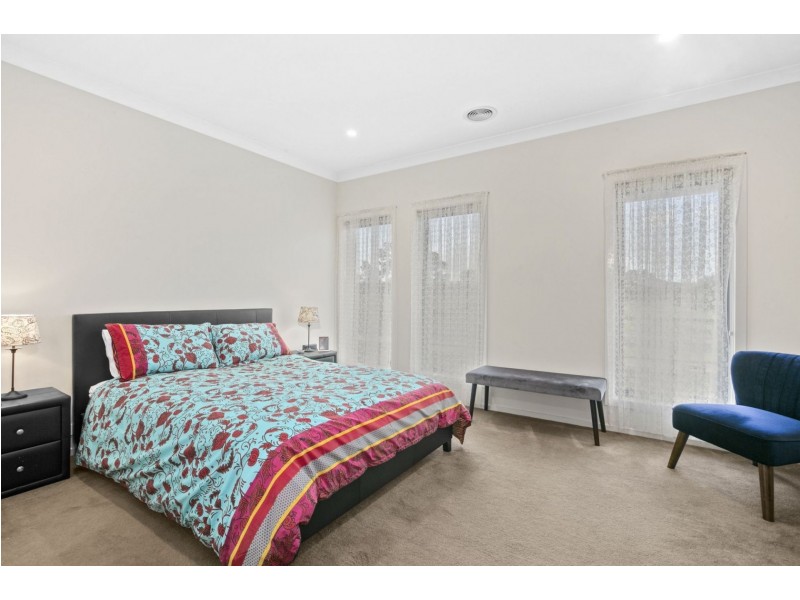 8 Brompton Avenue, Curlewis VIC 3222