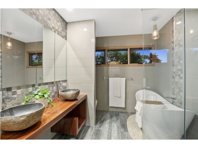 4 Mitchell Drive, Leopold VIC 3224