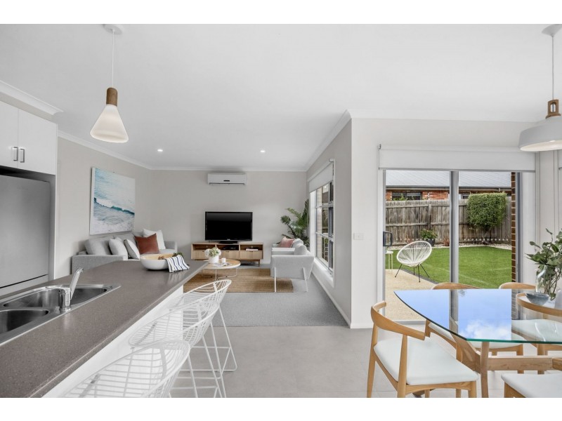 2/68 Oakdean Boulevard, Ocean Grove VIC 3226