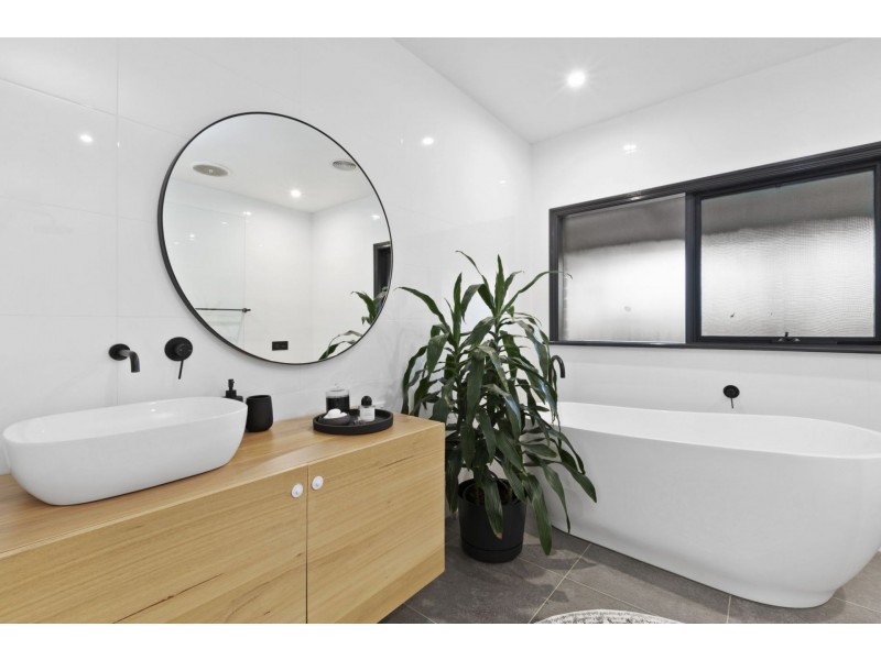 95 Bluestone School Road, Connewarre VIC 3227