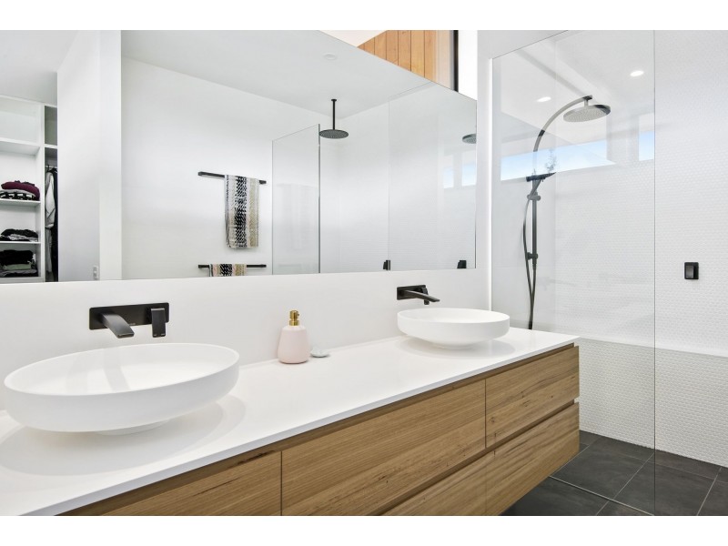 15 Greenview Rise, Ocean Grove VIC 3226