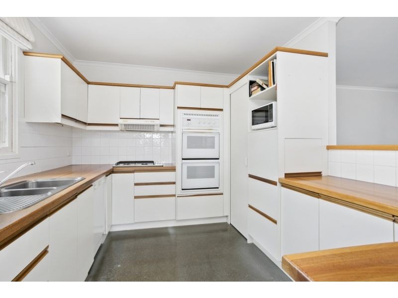 6 The Avenue, Ocean Grove VIC 3226