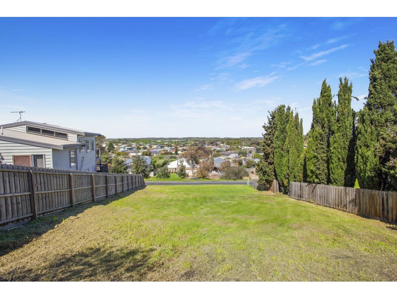 48 Sunset Strip, Ocean Grove VIC 3226