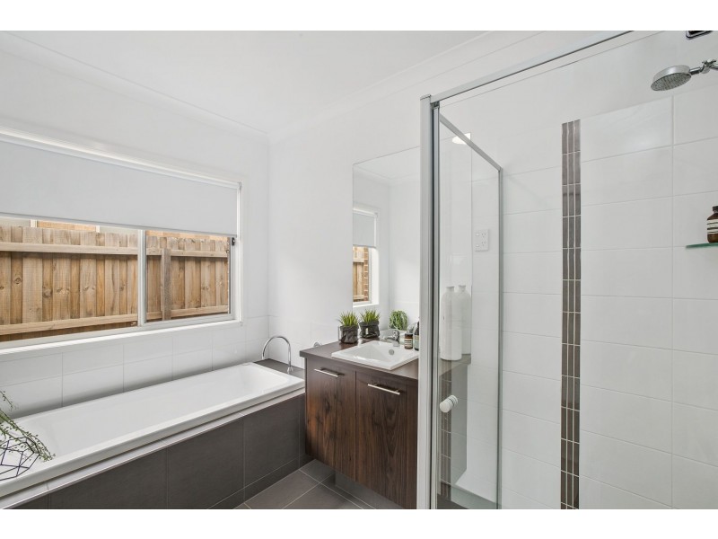 18 Empress Boulevard, Ocean Grove VIC 3226