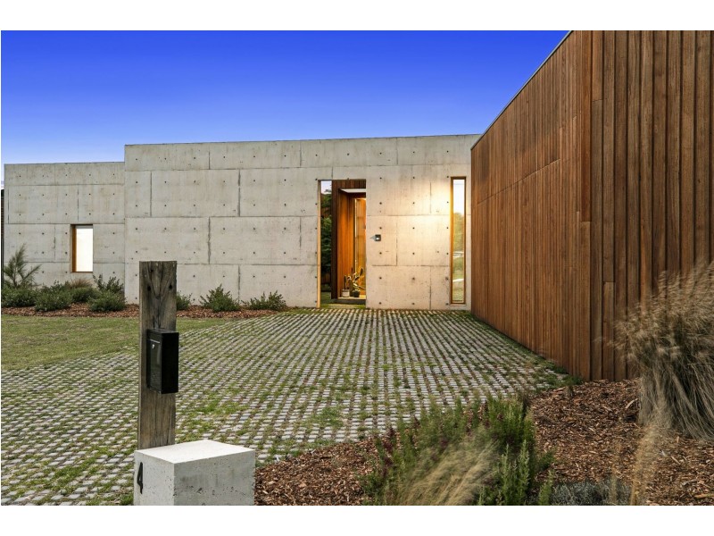 4 Plantation Drive, Connewarre VIC 3227