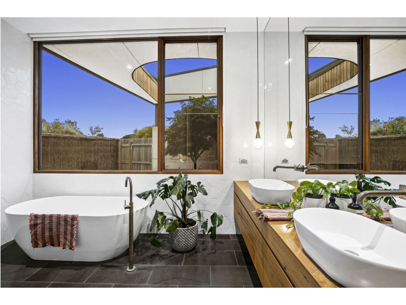 4 Plantation Drive, Connewarre VIC 3227