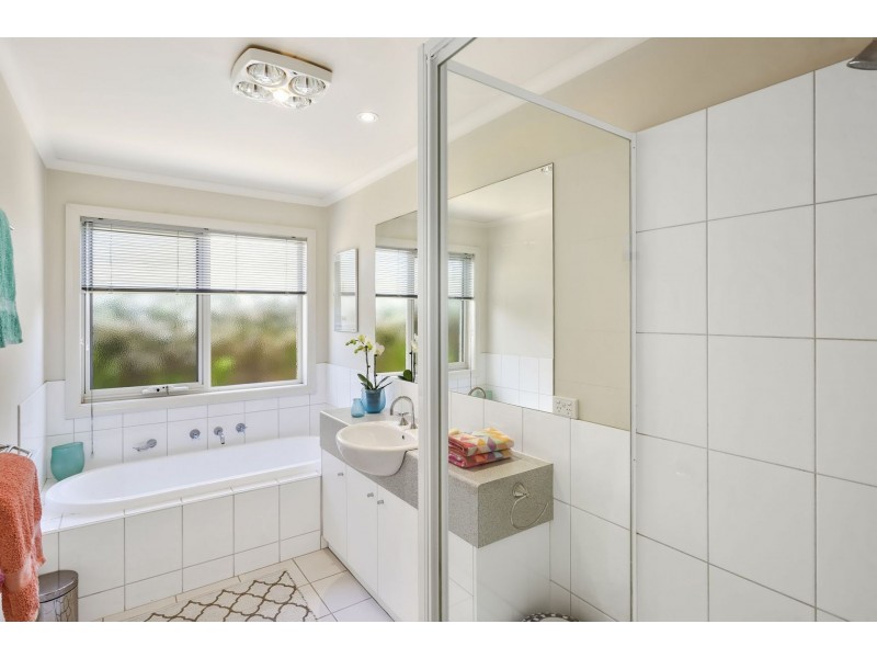 3 Maldon Place, Ocean Grove VIC 3226