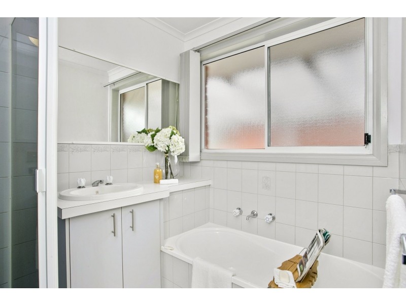 10 Pine Grove, Leopold VIC 3224