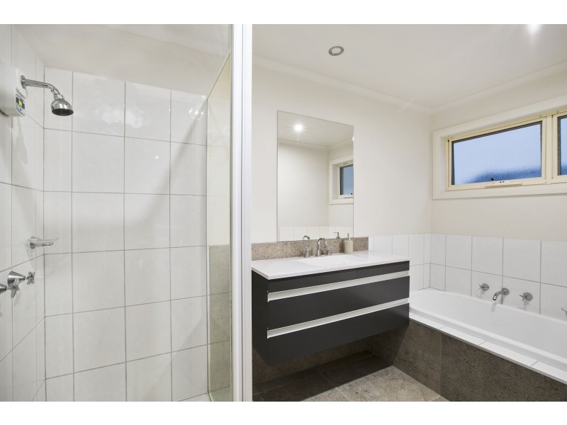 6 Maldon Place, Ocean Grove VIC 3226