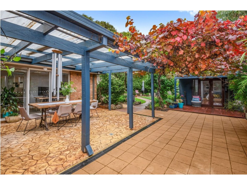 15 Saratoga Avenue, Barwon Heads VIC 3227