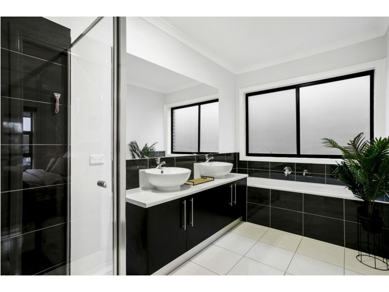 12 Anonyma St, Ocean Grove VIC 3226