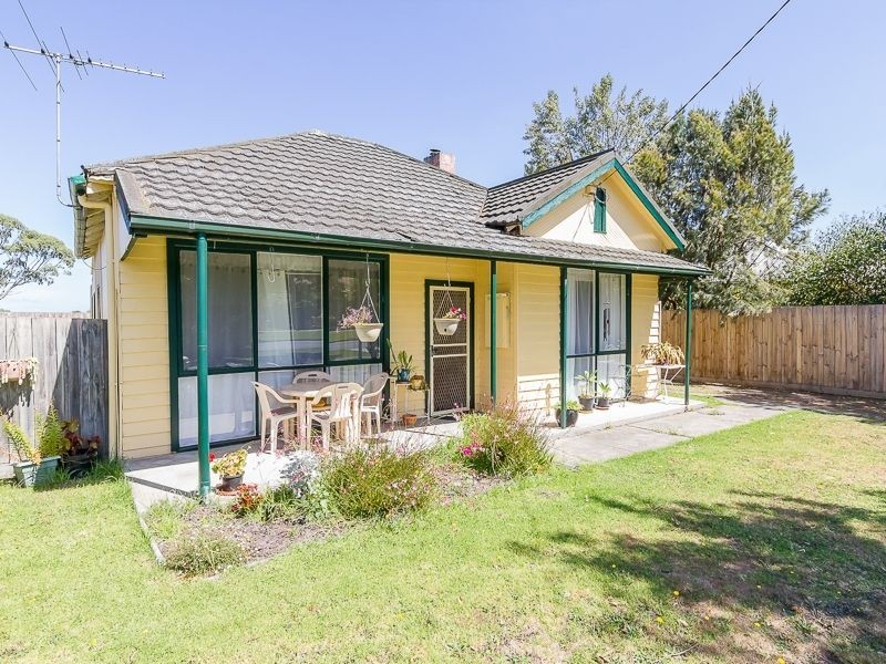 14 Charles Street, Koo Wee Rup VIC 3981