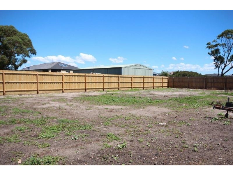 2/14b Charles Street, Koo Wee Rup VIC 3981