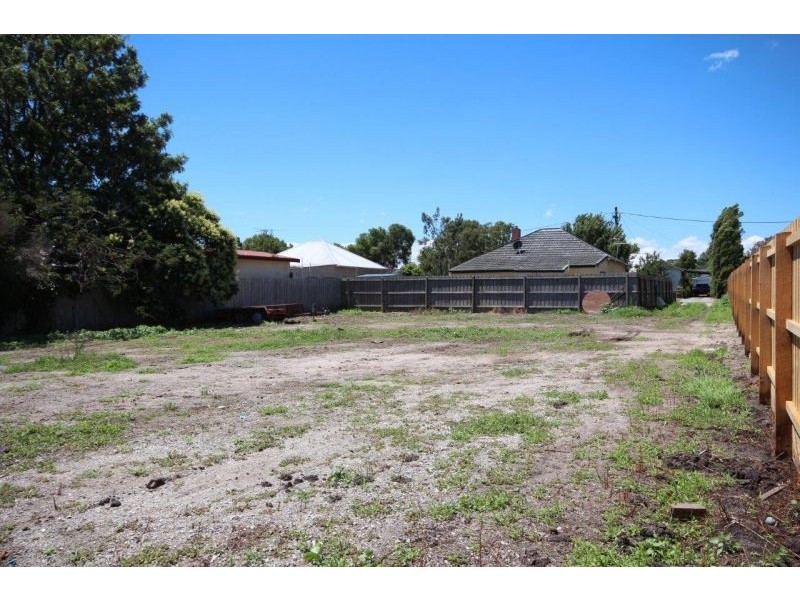 2/14b Charles Street, Koo Wee Rup VIC 3981