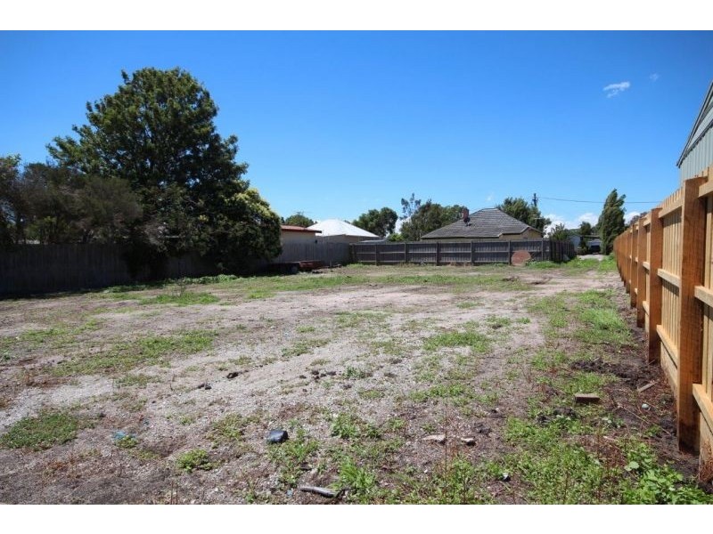 2/14b Charles Street, Koo Wee Rup VIC 3981