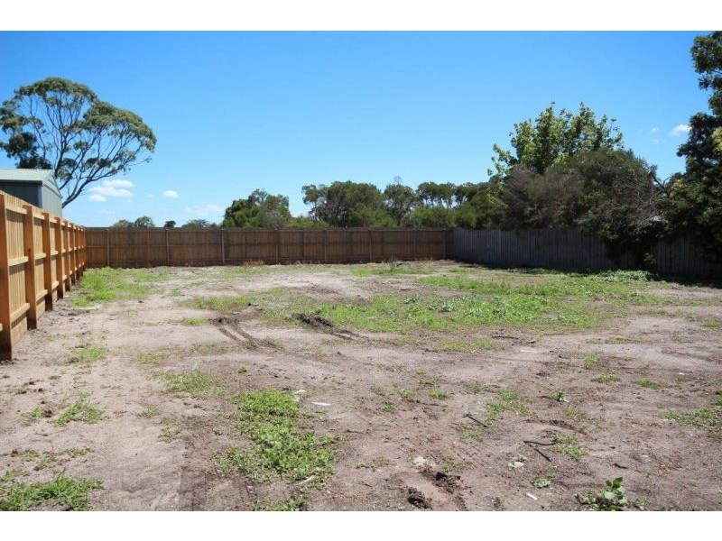 2/14b Charles Street, Koo Wee Rup VIC 3981