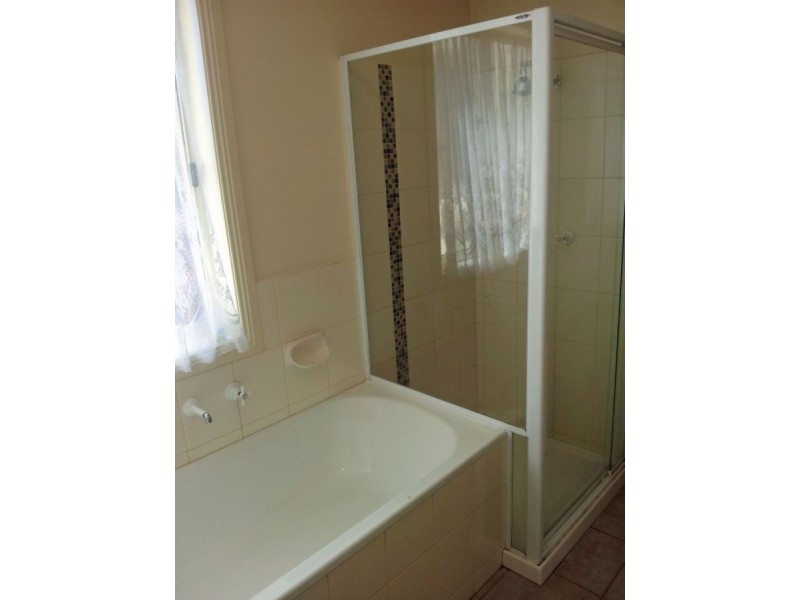 1/8a Henry Street, Koo Wee Rup VIC 3981