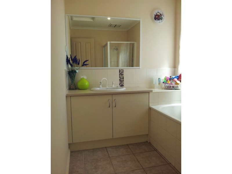 1/8a Henry Street, Koo Wee Rup VIC 3981