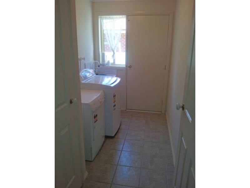 1/8a Henry Street, Koo Wee Rup VIC 3981