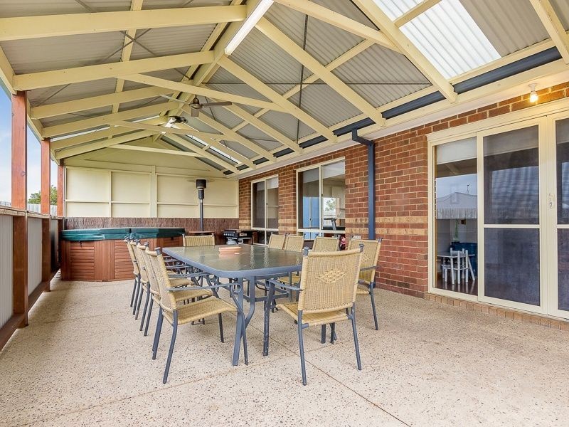 11 County Close, Koo Wee Rup VIC 3981