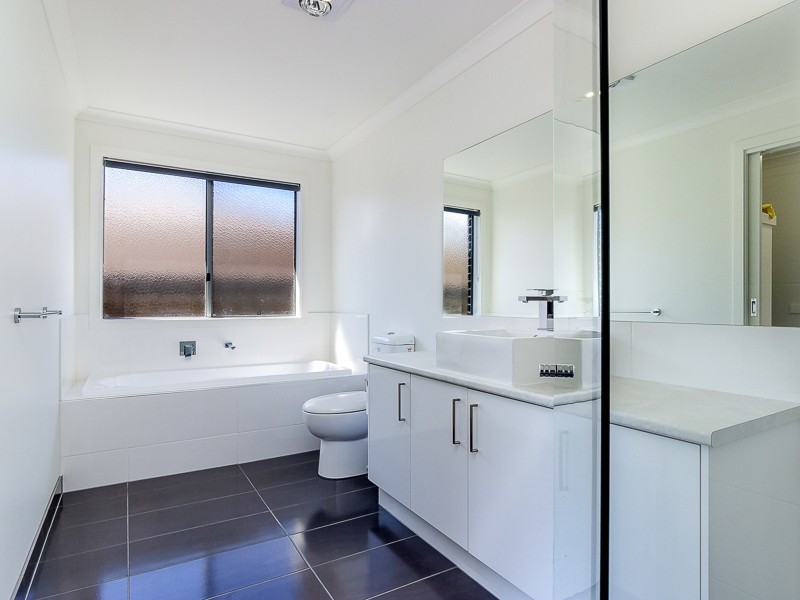 1/12 Henry Street, Koo Wee Rup VIC 3981