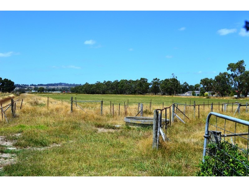 60 Sand Road, Longwarry VIC 3816