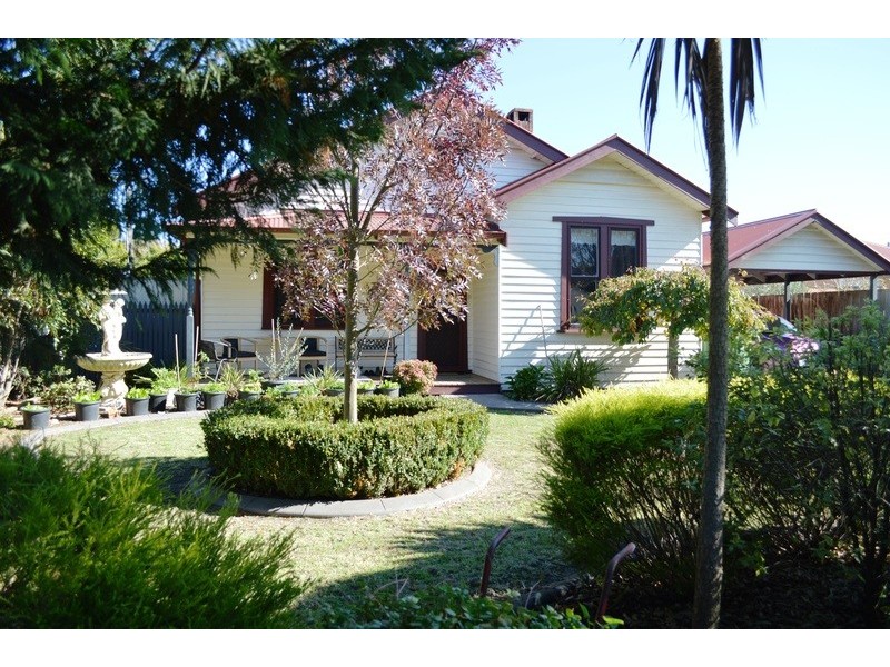6 Alexandra Ave, Koo Wee Rup VIC 3981