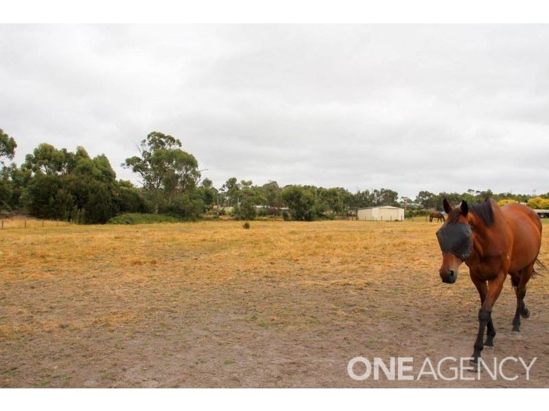 24 Follett Drive, Nyora VIC 3987